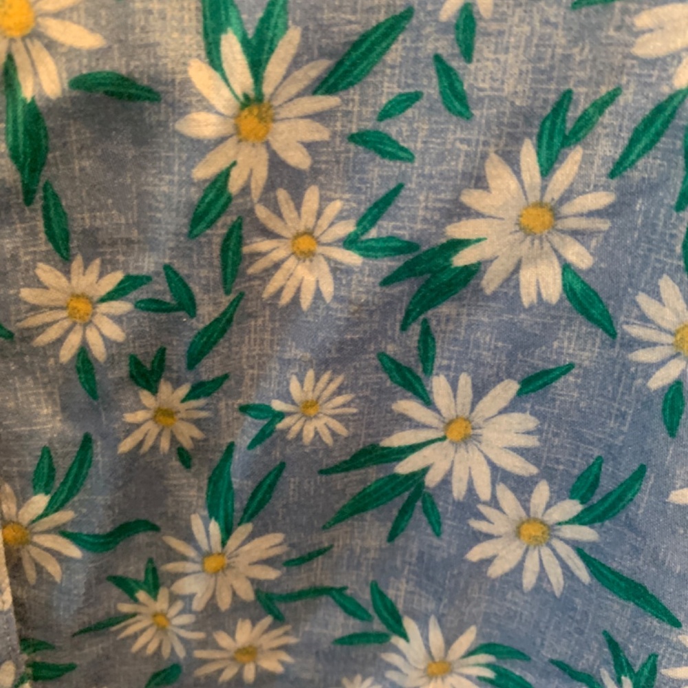 Foxcroft mixed pattern coming up daisies button down.‎ Worn once. - Picture 4 of 6